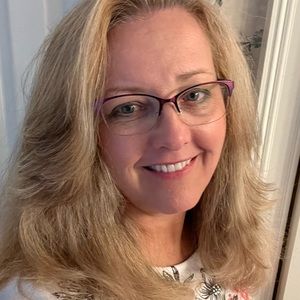 Meet your Posher, Pam